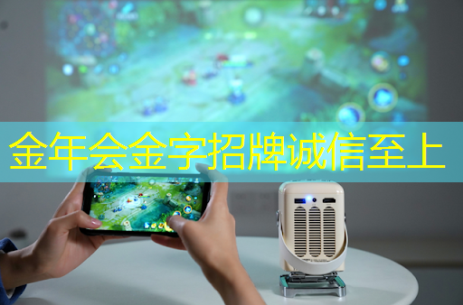 国汽智控智能汽车基础脑平台首秀,适配主流芯片、可扩展8-48Tops算力 国汽智控智能汽车基础脑平台首秀,适配主流芯片、可扩展8-48Tops算力
